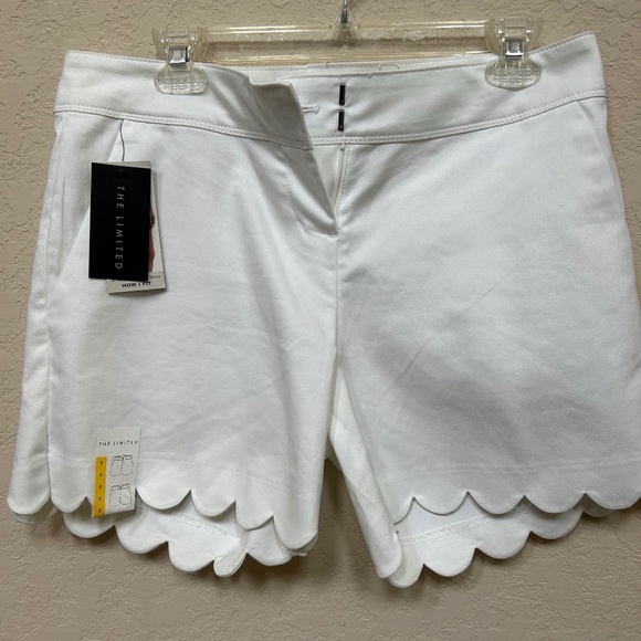 The Limited White Scalloped Summer Shorts Size 8. NWT - Picture 1 of 10